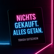TOHIGH Geschenkkarte mit schimmerndem Logo vor dunklem Hintergrund – das perfekte Geschenk für Vodka-Fans mit Haltung.